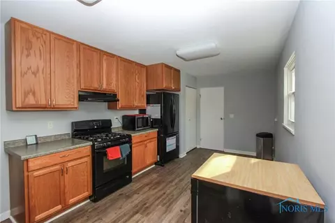 1749 E Benwick Rd, Toledo, OH 43613 photo 9