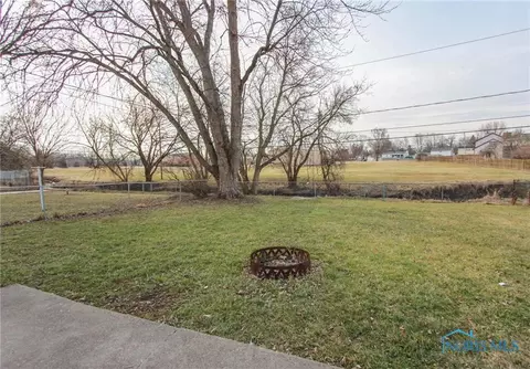 1749 E Benwick Rd, Toledo, OH 43613 photo 13