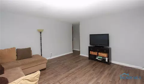 1749 E Benwick Rd, Toledo, OH 43613 photo 4