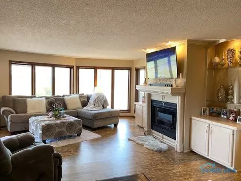 210 Brown Dr, Bryan, OH 43506 photo 4