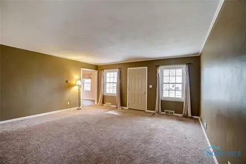 204 E 11th St, Genoa, OH 43430 photo 4