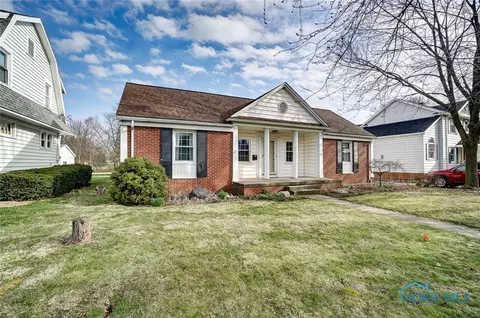 204 E 11th St, Genoa, OH 43430 photo 2