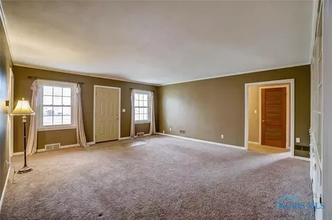 204 E 11th St, Genoa, OH 43430 photo 3
