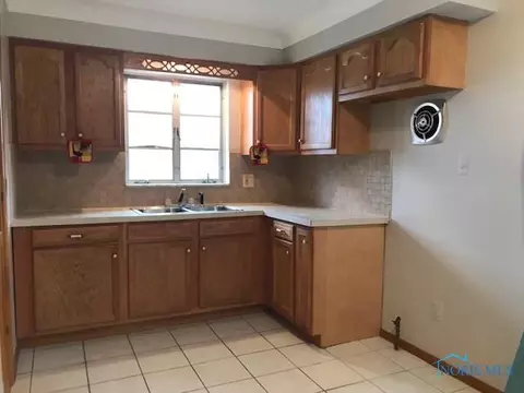802 Waverly Ave, Toledo, OH 43607 photo 11