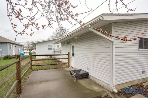 210 E Union St, Walbridge, OH 43465 photo 28