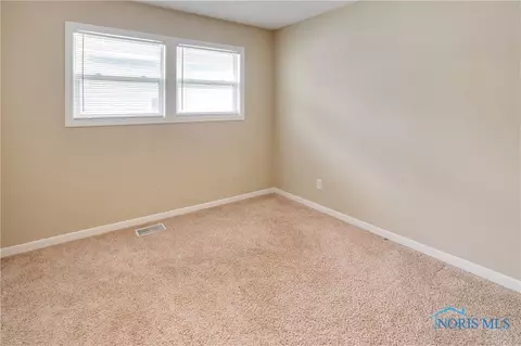 210 E Union St, Walbridge, OH 43465 photo 18