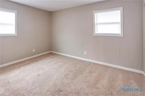 210 E Union St, Walbridge, OH 43465 photo 20