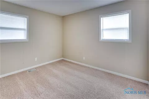 210 E Union St, Walbridge, OH 43465 photo 16
