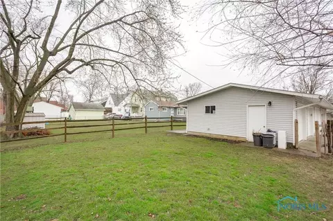 210 E Union St, Walbridge, OH 43465 photo 29