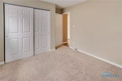 210 E Union St, Walbridge, OH 43465 photo 17