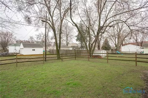 210 E Union St, Walbridge, OH 43465 photo 31