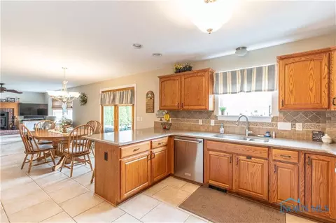 2256 Mapletree Dr, Maumee, OH 43537 photo 24