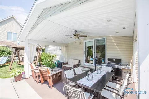 2256 Mapletree Dr, Maumee, OH 43537 photo 5