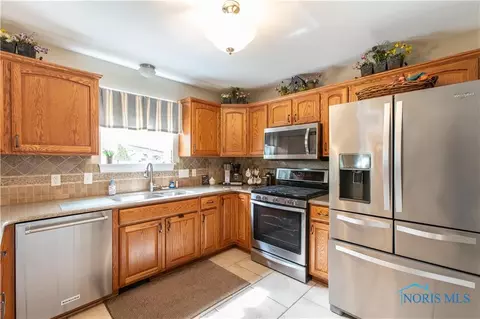 2256 Mapletree Dr, Maumee, OH 43537 photo 22
