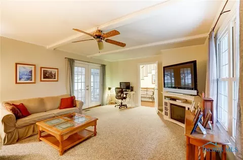 418 E John St, Maumee, OH 43537 photo 7
