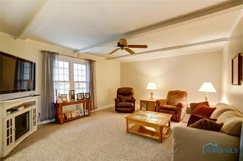 418 E John St, Maumee, OH 43537 photo 5