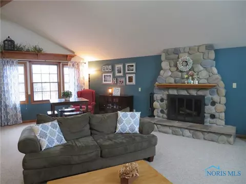 217 Illinois Dr, Bryan, OH 43506 photo 4