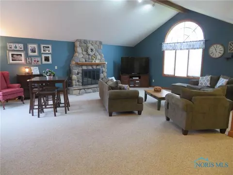 217 Illinois Dr, Bryan, OH 43506 photo 5