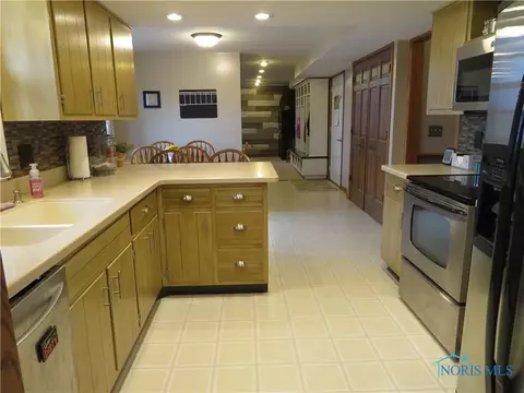 217 Illinois Dr, Bryan, OH 43506 photo 14