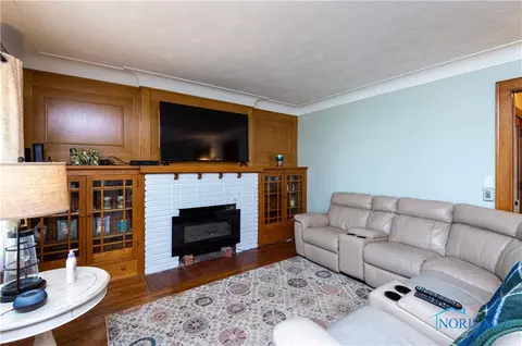 236 E Chestnut St, Wauseon, OH 43567 photo 6