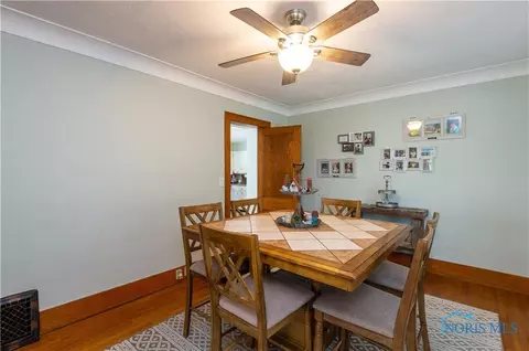 236 E Chestnut St, Wauseon, OH 43567 photo 9