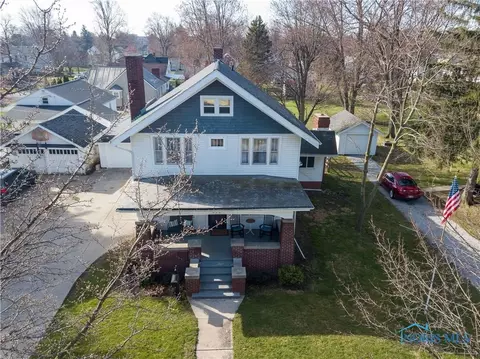 236 E Chestnut St, Wauseon, OH 43567 photo 3