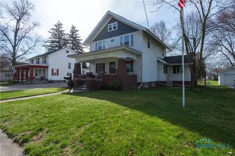 236 E Chestnut St, Wauseon, OH 43567 photo 4
