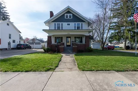 236 E Chestnut St, Wauseon, OH 43567 photo 2