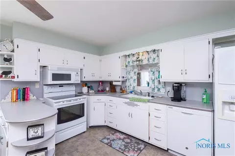 236 E Chestnut St, Wauseon, OH 43567 photo 13