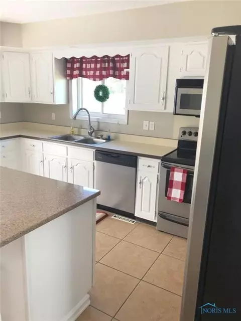 617 Wesley Ave, Bryan, OH 43506 photo 3