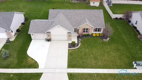 2396 Bluestone Dr, Findlay, OH 45840 photo 3