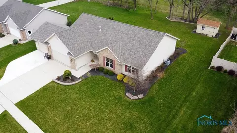 2396 Bluestone Dr, Findlay, OH 45840 photo 2