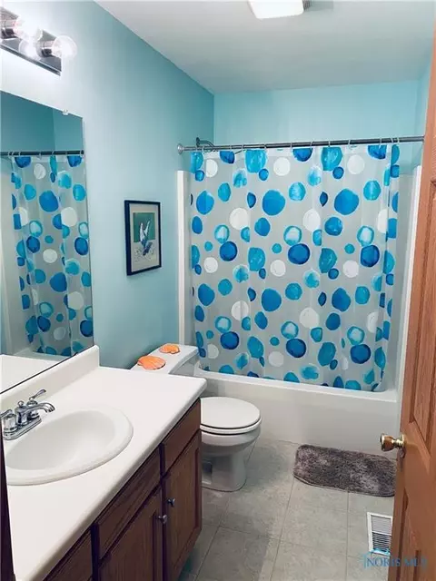 5780 Bermuda Dr, Walbridge, OH 43465 photo 16