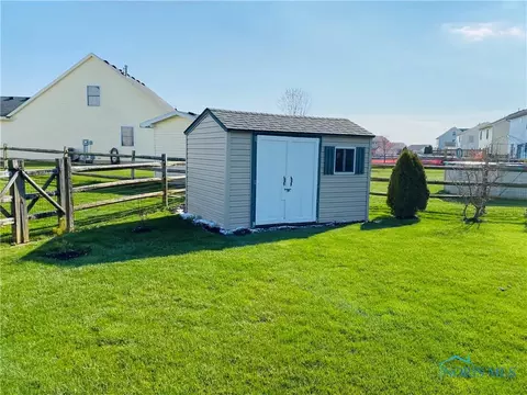 5780 Bermuda Dr, Walbridge, OH 43465 photo 3