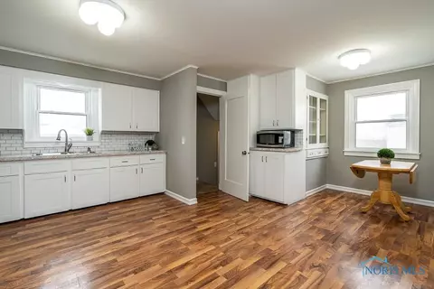 407 E Union St, Walbridge, OH 43465 photo 11