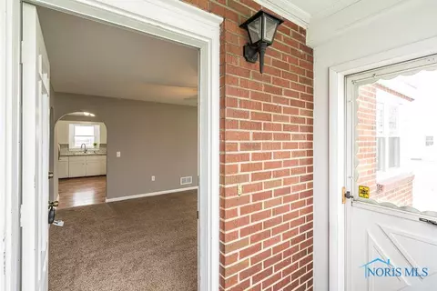 407 E Union St, Walbridge, OH 43465 photo 6