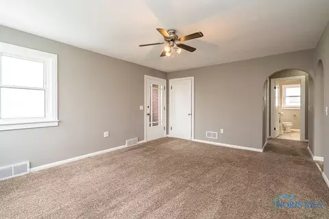 407 E Union St, Walbridge, OH 43465 photo 9
