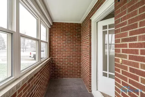407 E Union St, Walbridge, OH 43465 photo 5