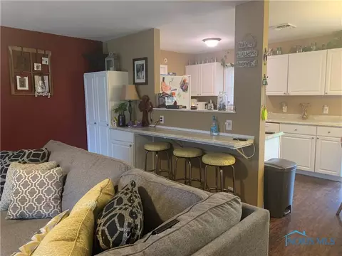 204 Taylor Dr, West Unity, OH 43570 photo 3