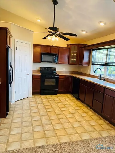 6722 Alexander Dr, Walbridge, OH 43465 photo 9