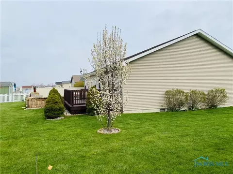 6722 Alexander Dr, Walbridge, OH 43465 photo 3