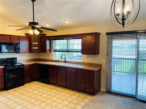 6722 Alexander Dr, Walbridge, OH 43465 photo 11