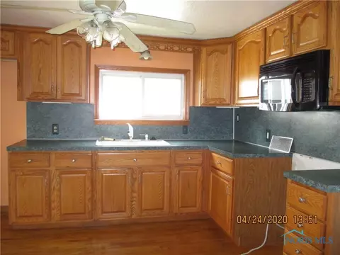 403 Adrian St, Delta, OH 43515 photo 8