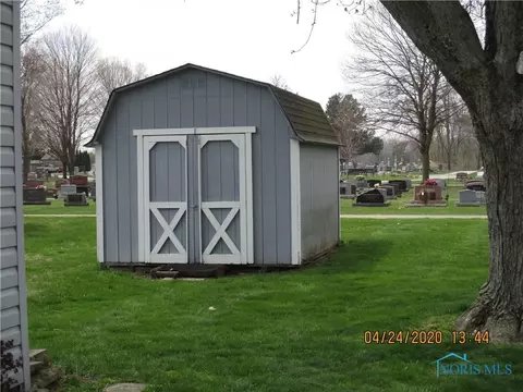 403 Adrian St, Delta, OH 43515 photo 3