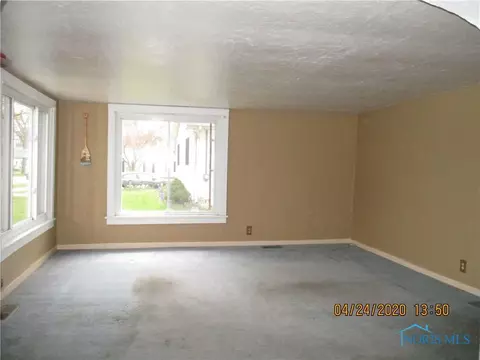 403 Adrian St, Delta, OH 43515 photo 5