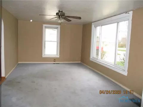 403 Adrian St, Delta, OH 43515 photo 6