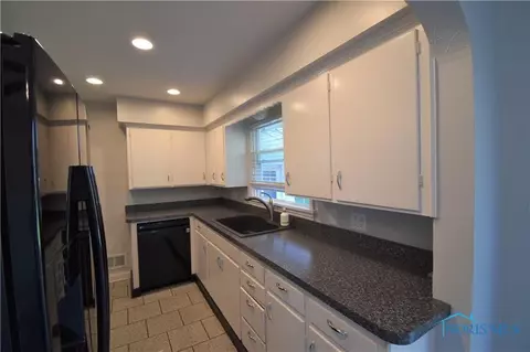1013 Scribner St, Maumee, OH 43537 photo 9