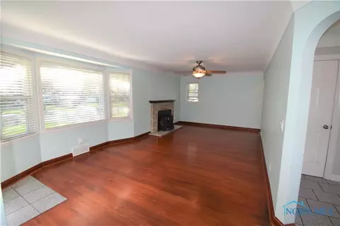 1013 Scribner St, Maumee, OH 43537 photo 4