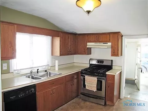 205 Monroe Ave, Findlay, OH 45840 photo 5