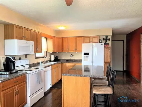 1435 E Bowling Green Rd, Bradner, OH 43406 photo 5